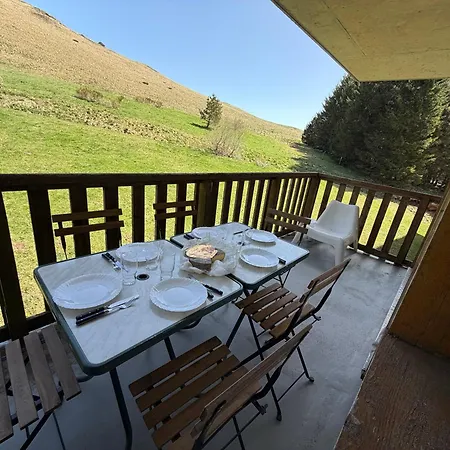 Apartamento Appt 6 Personnes Avec Piscine à Super Besse-et-Saint-Anastaise